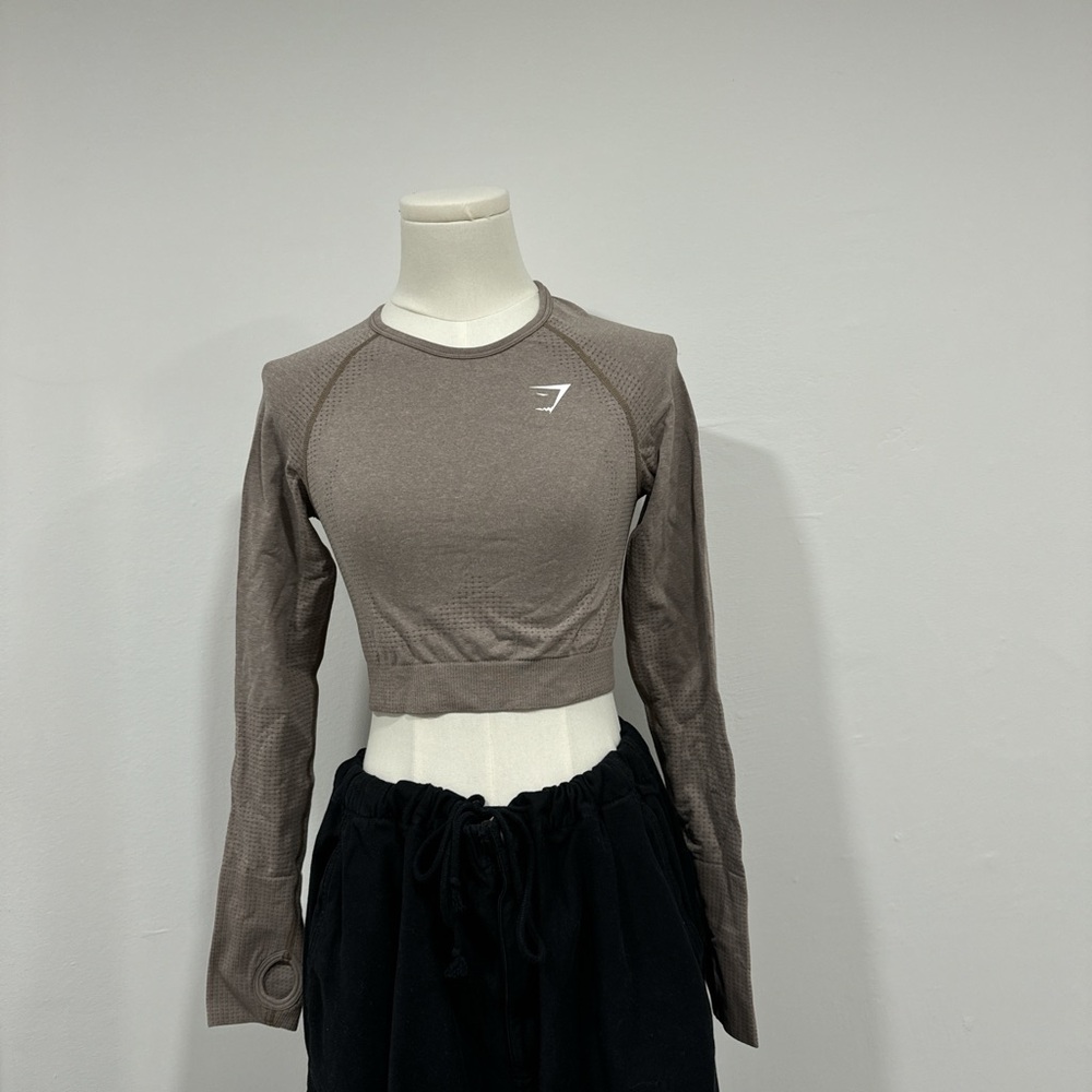 Gymshark cropped top in taupe